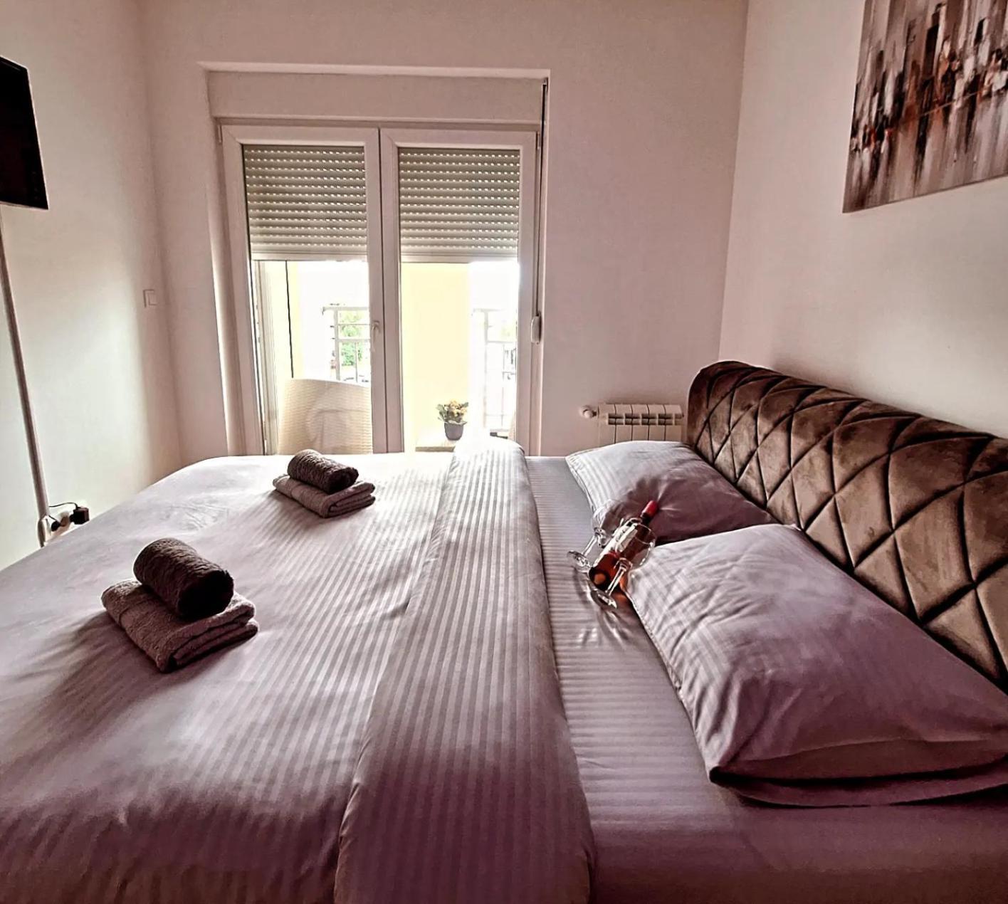 Stan Na Dan Aurora Apartman Pozsarevác Kültér fotó